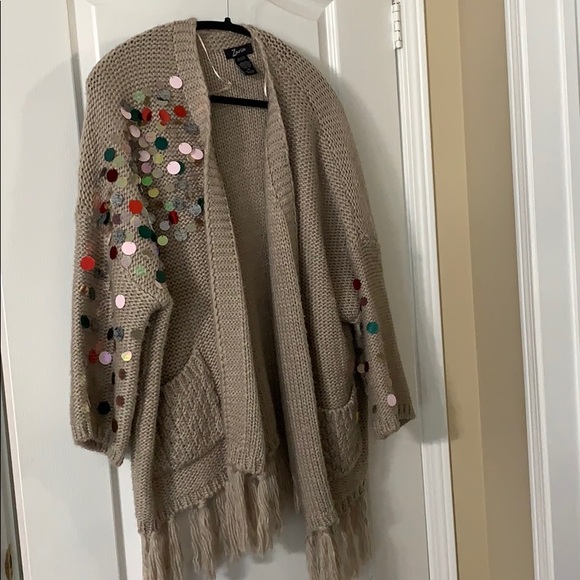 (NOT FOR SALE) Super cute sequinned knit sweater - Picture 2 of 4